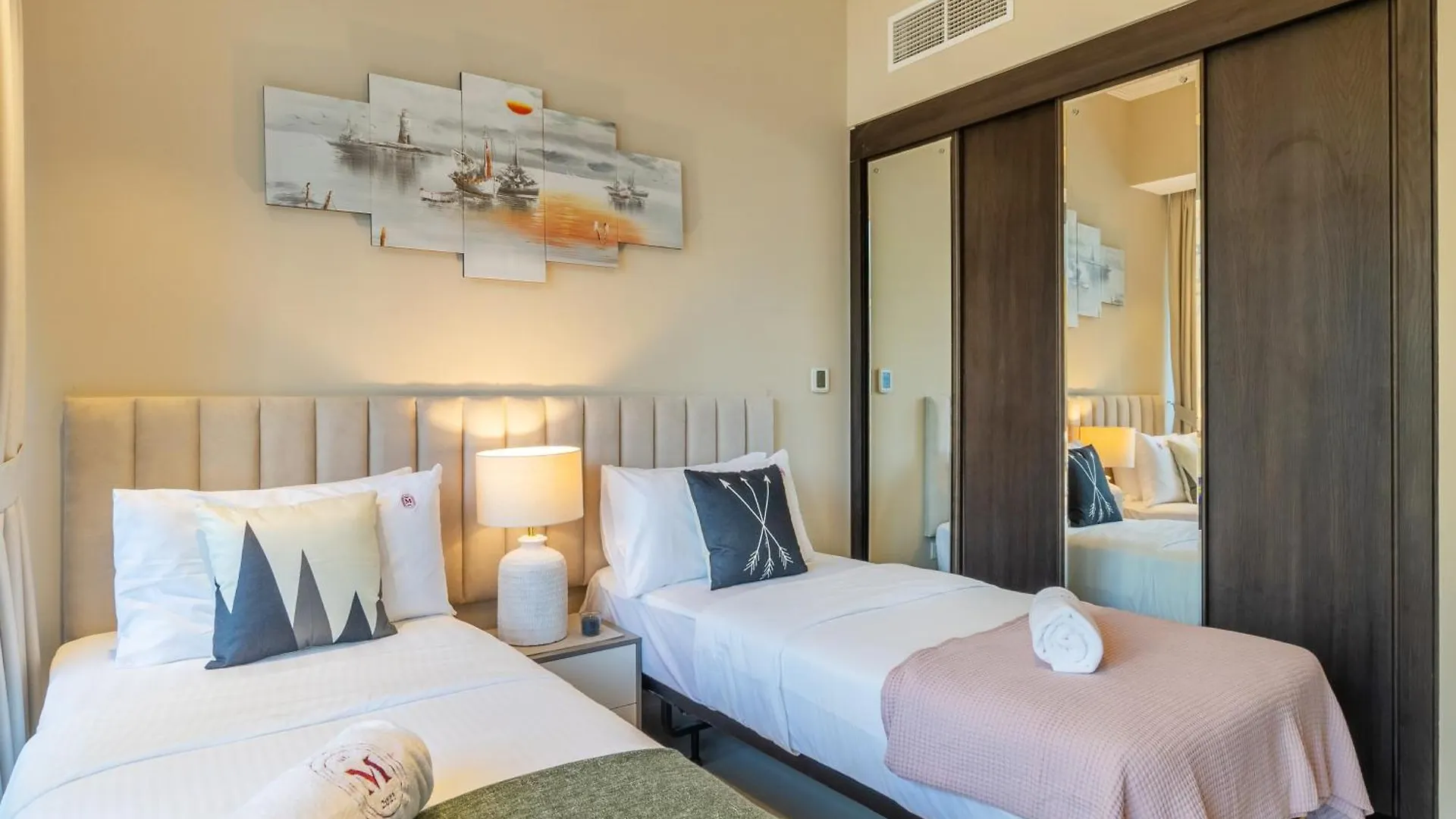 Stylish Marina Front 2Br Apartment, Near Top Attractions Dubai